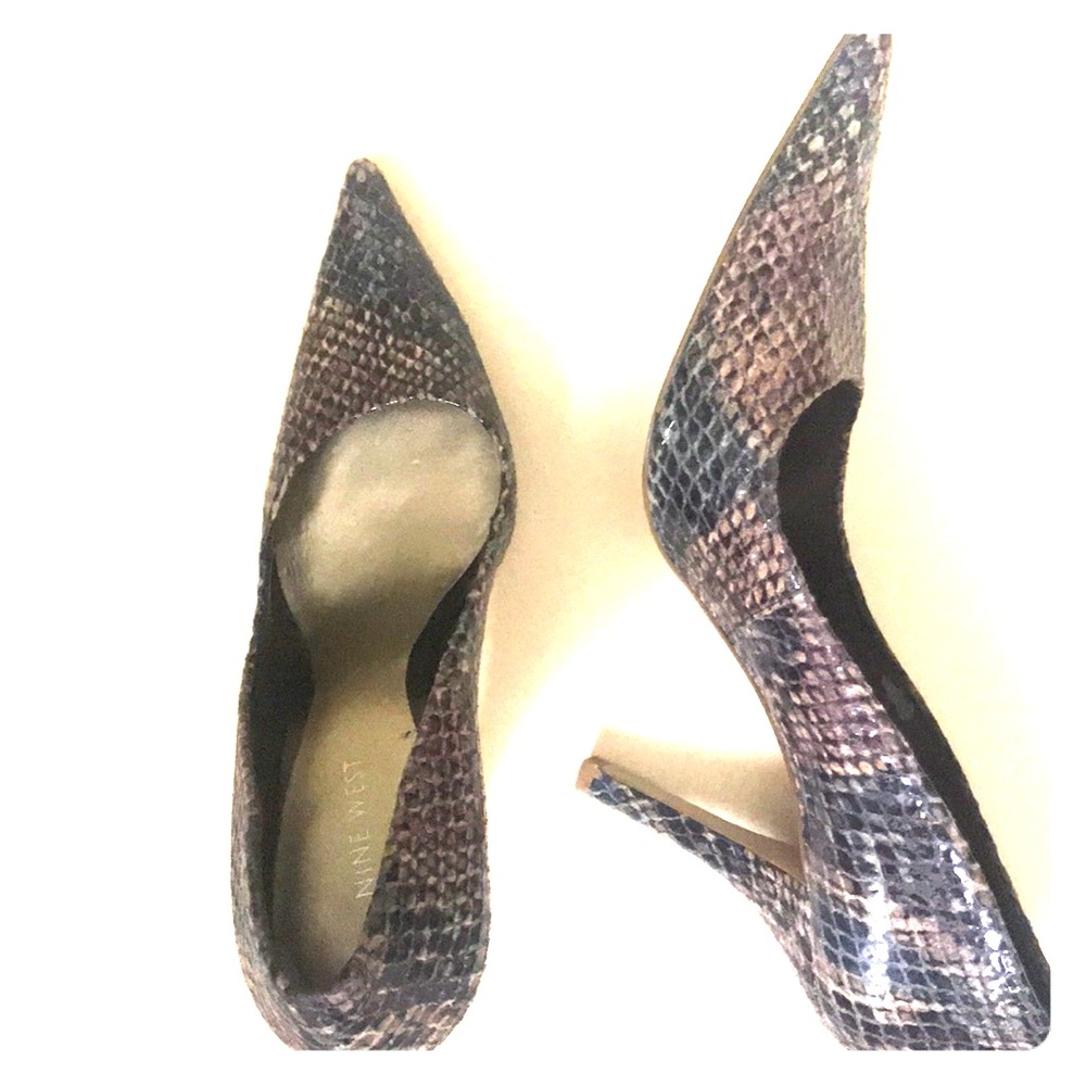 Gray pointed toe pumps