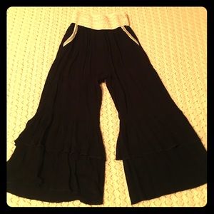 Black Boutique Ruffle Leg Capri Pants