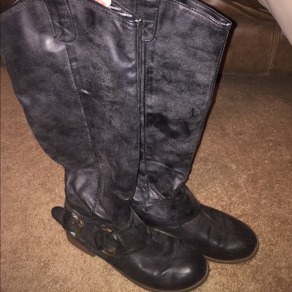 Grey boots