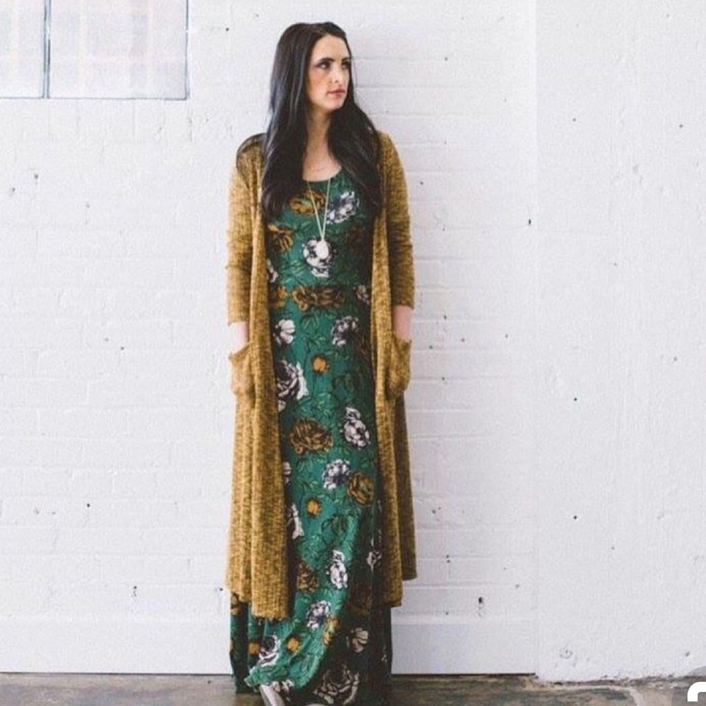 Looking for this LuLaRoe outfit!!!!