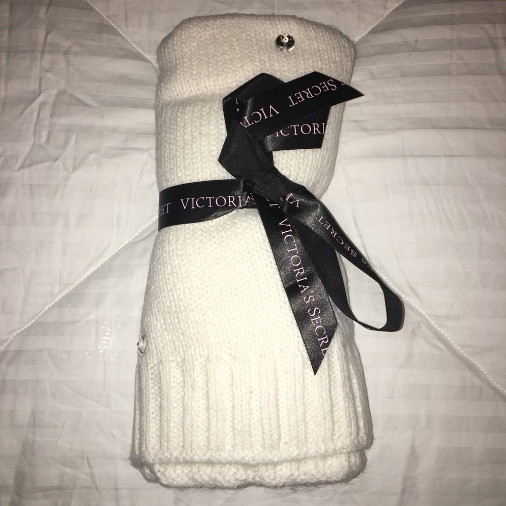 NWT Victoria's Secret hat & scarf