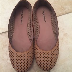 Easy spirit comfort flats beige.
