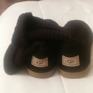 Black knit Uggs