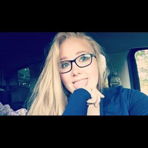 Meet your Posher, Chloe