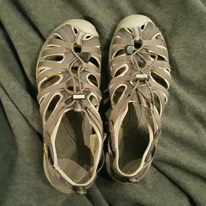 Grey keen whisper 9.5