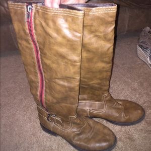 Brown riding boots with red zipper
