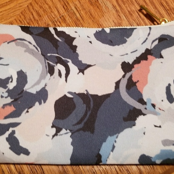 Vionic makeup or accessory bag - Picture 2 of 6