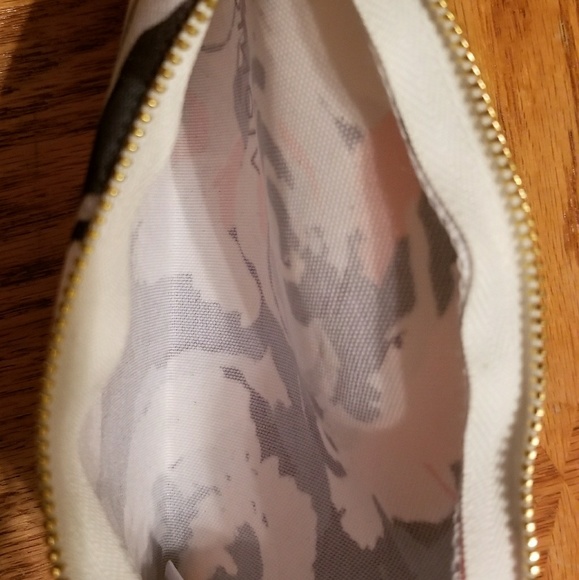 Vionic makeup or accessory bag - Picture 3 of 6