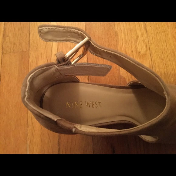 Wedge Heel - Picture 4 of 6