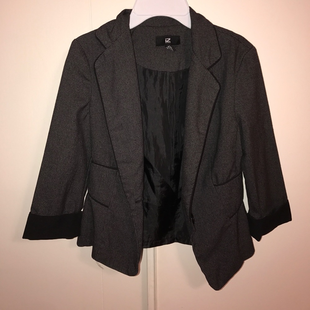 BLACK BLAZER