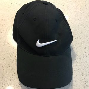 Black Nike hat