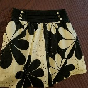 Black and white floral stretch waist skirt