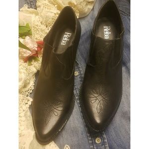 💣PRICE DROP $15 [Reba] Black Booties NWOT