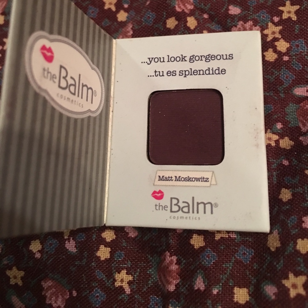 Eyeshadow - Picture 2 of 3