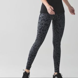 Lululemon Wunder Under leggings size 2.