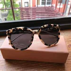 Tortoiseshell round sunglasses