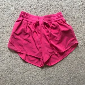 Lululemon Hotty Hot 4 inch short size 2.