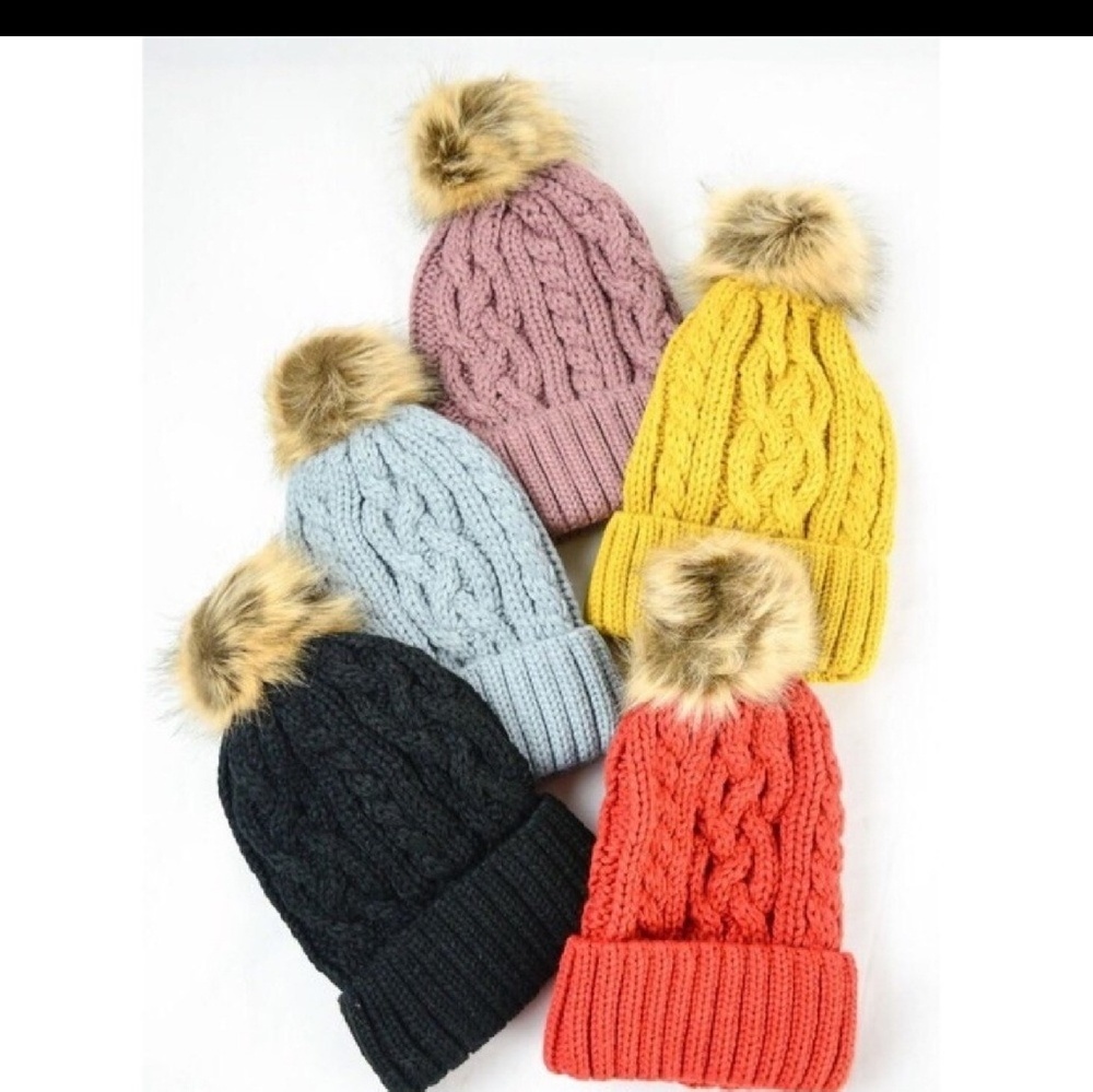 SALE!  Sweater knit pompom beanie / black
