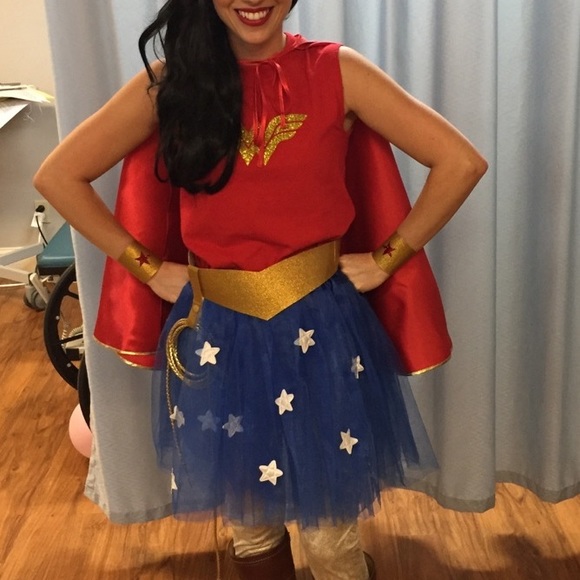 WONDER WOMAN COSTUME - Picture 2 of 8