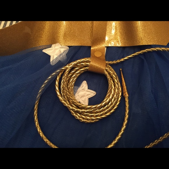 WONDER WOMAN COSTUME - Picture 6 of 8