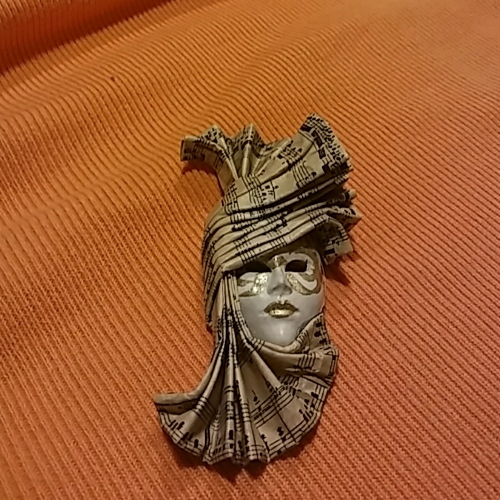 Statement pin