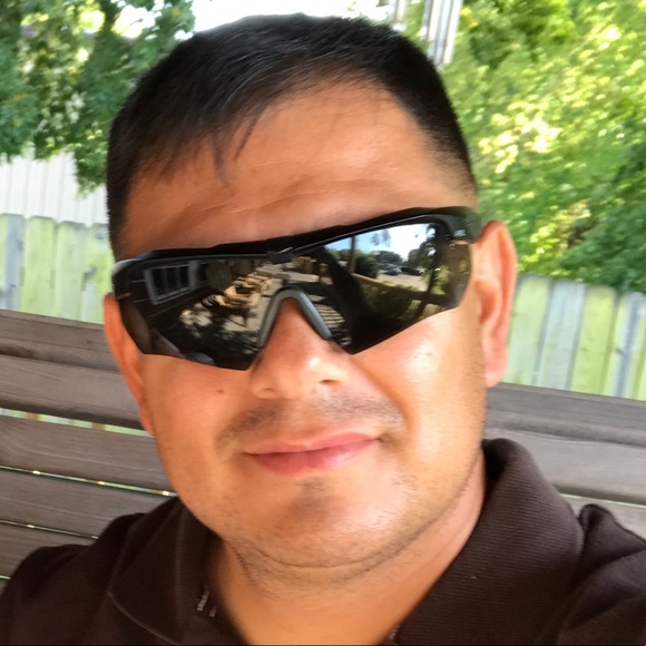 Meet your Posher, Carlos - Picture 1 of 1