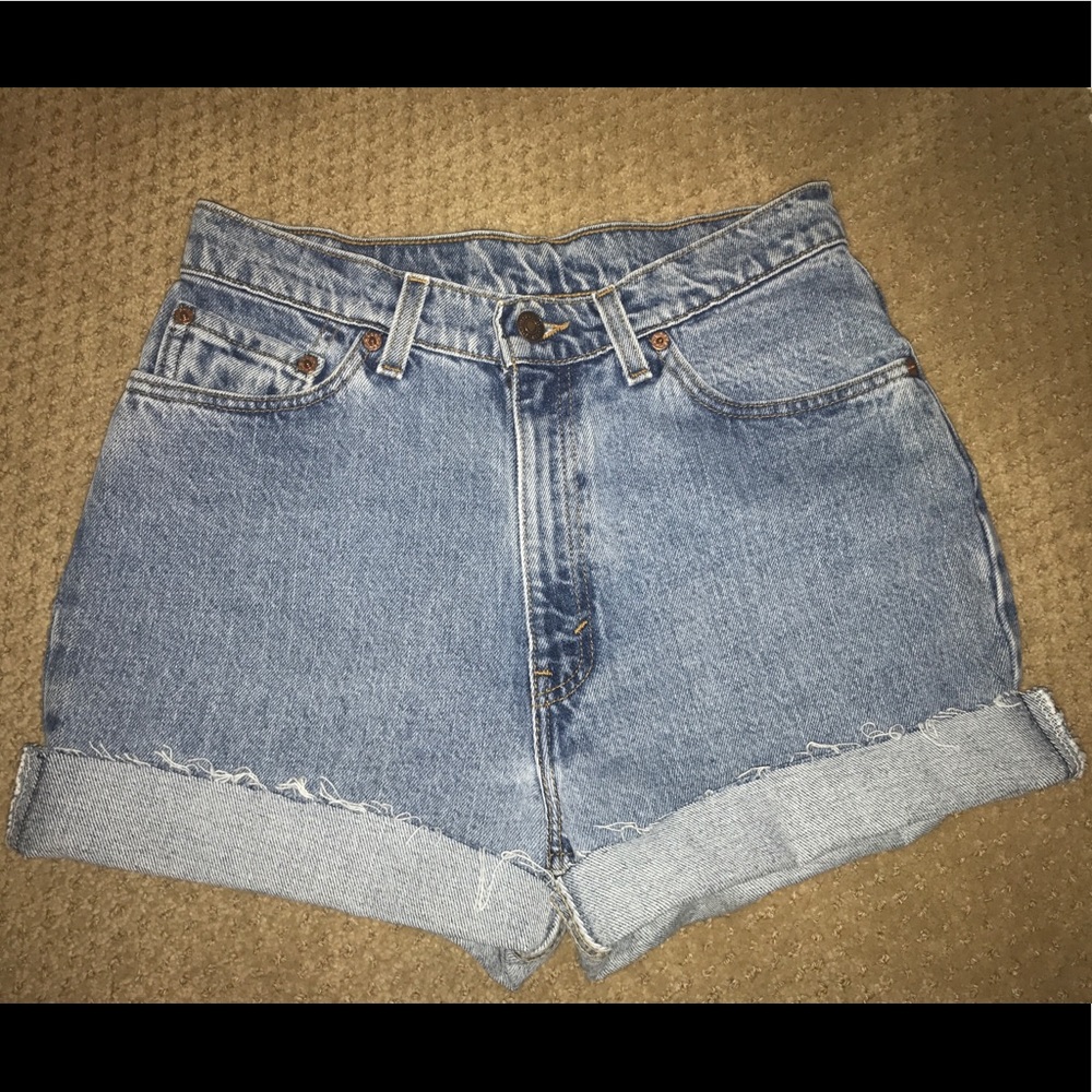 High waisted Levi shorts
