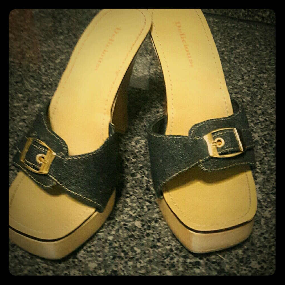 Delicious Brand Sandals