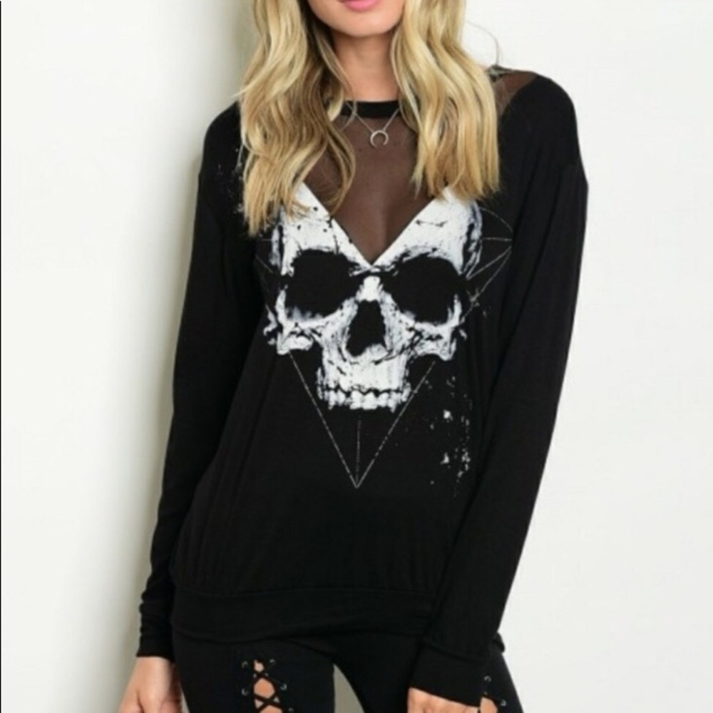NWT. Skull mesh top