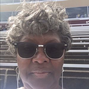 Meet your Posher, Dana