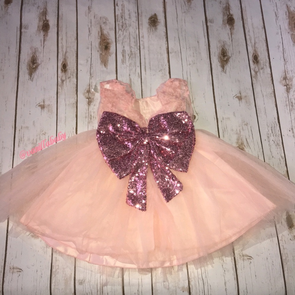 Gorgeous sequin bow dress🎀