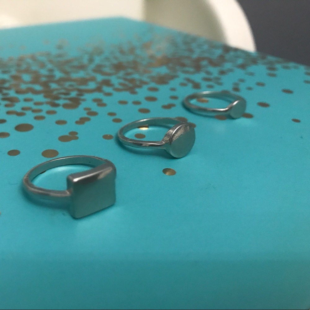 Random shaped rings