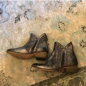Seychelles pewter booties