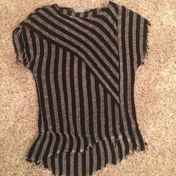 Cute vintage top with asymmetrical bottom edge - Picture 1 of 3