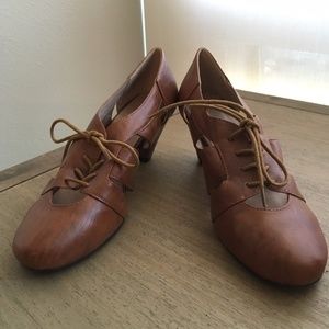 1930's / 1940's style brown leather shoes