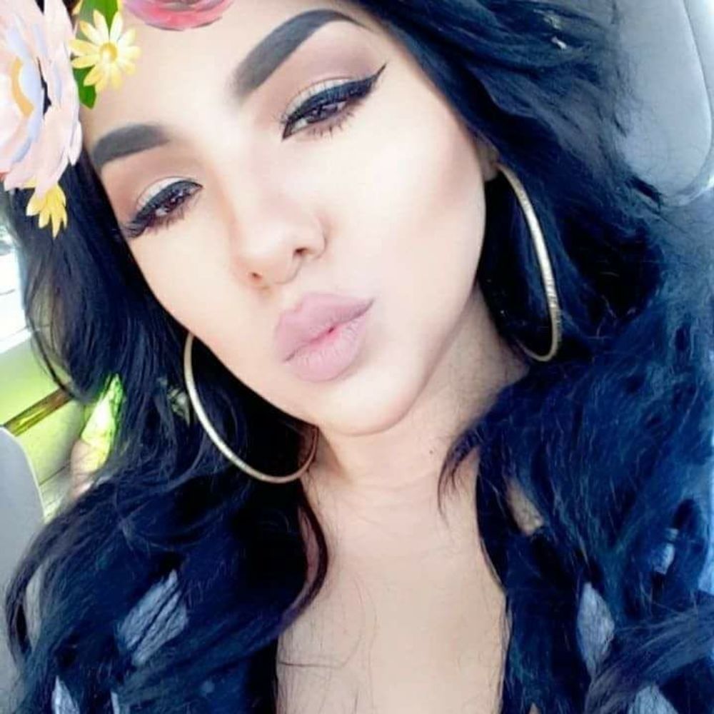 Meet your Posher, Yesenia