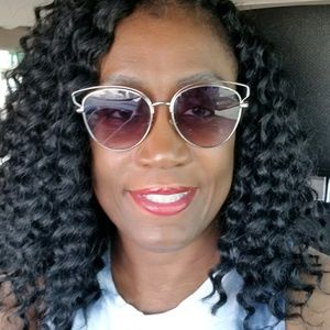 Meet your Posher, Suzette