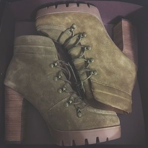 Report signature booties.