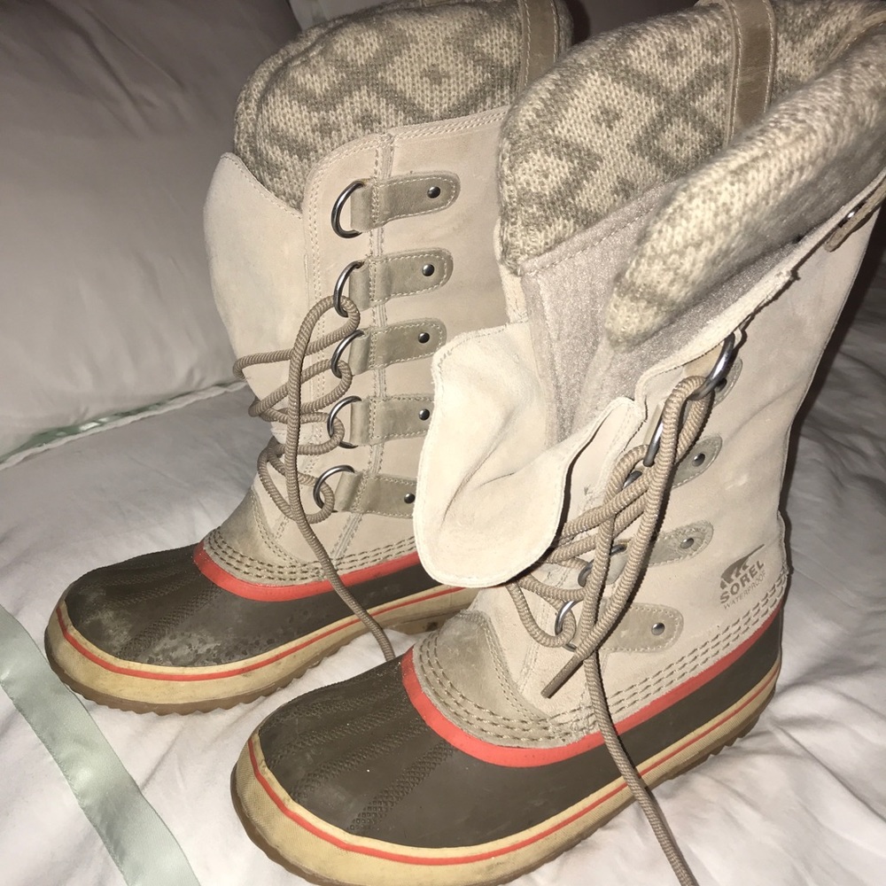 Women’s tan Sorel  boots - size 7