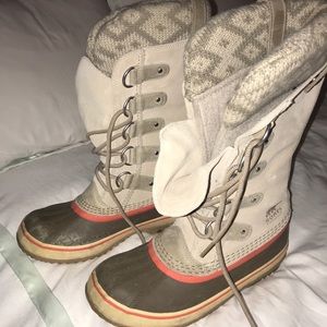 Women’s tan Sorel  boots - size 7