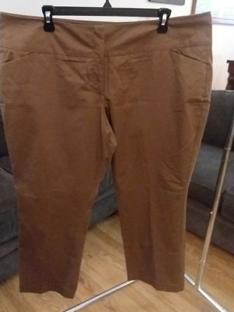 Sale! NWT New York & Company Stretch Capris