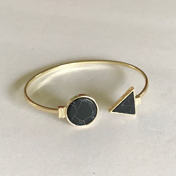 New Minimalistic Black Marble Triangle and Circle - Picture 3 of 4