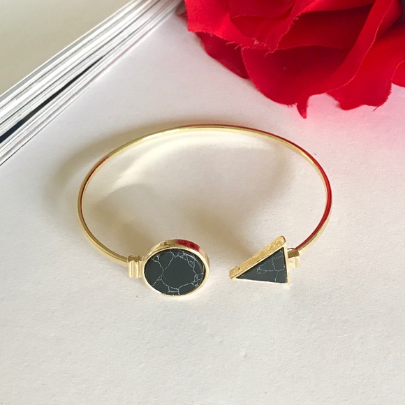 New Minimalistic Black Marble Triangle and Circle - Picture 4 of 4