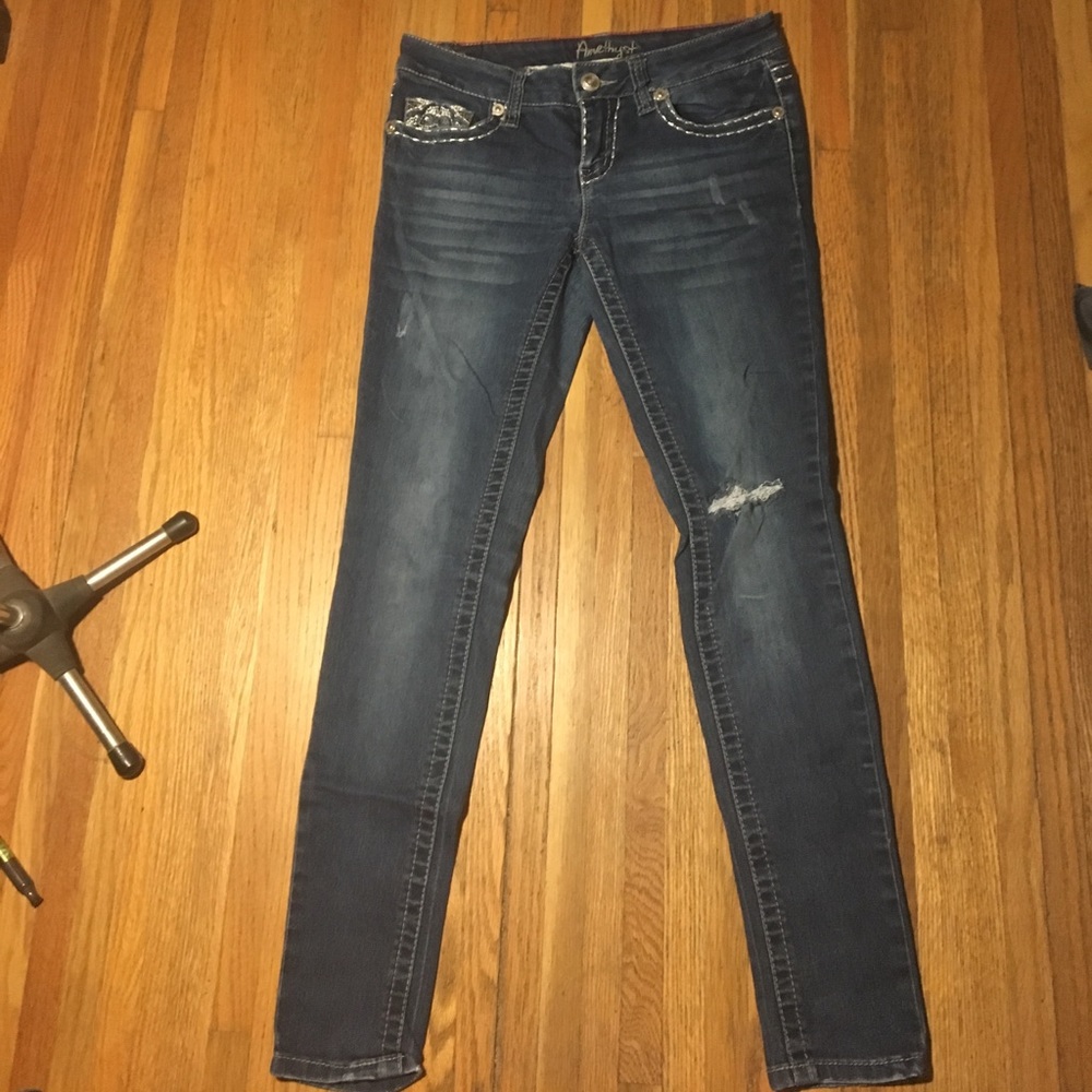 Amethyst size 7 skinny jeans.