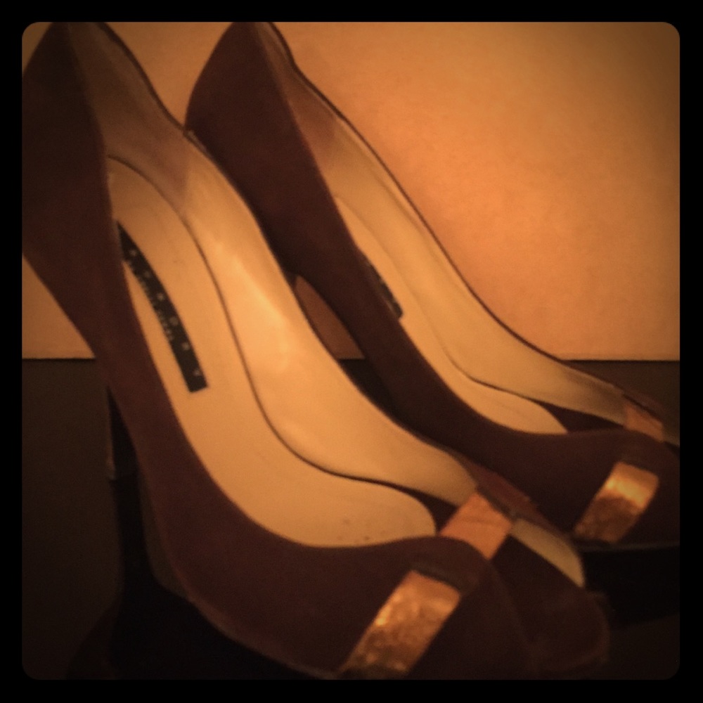 PRICE DROP! Brown and gold pumps