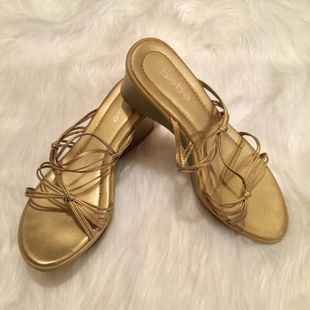 ✨🙀 $8 // S A L E ! ✌🏽Gold BeBe Wedges