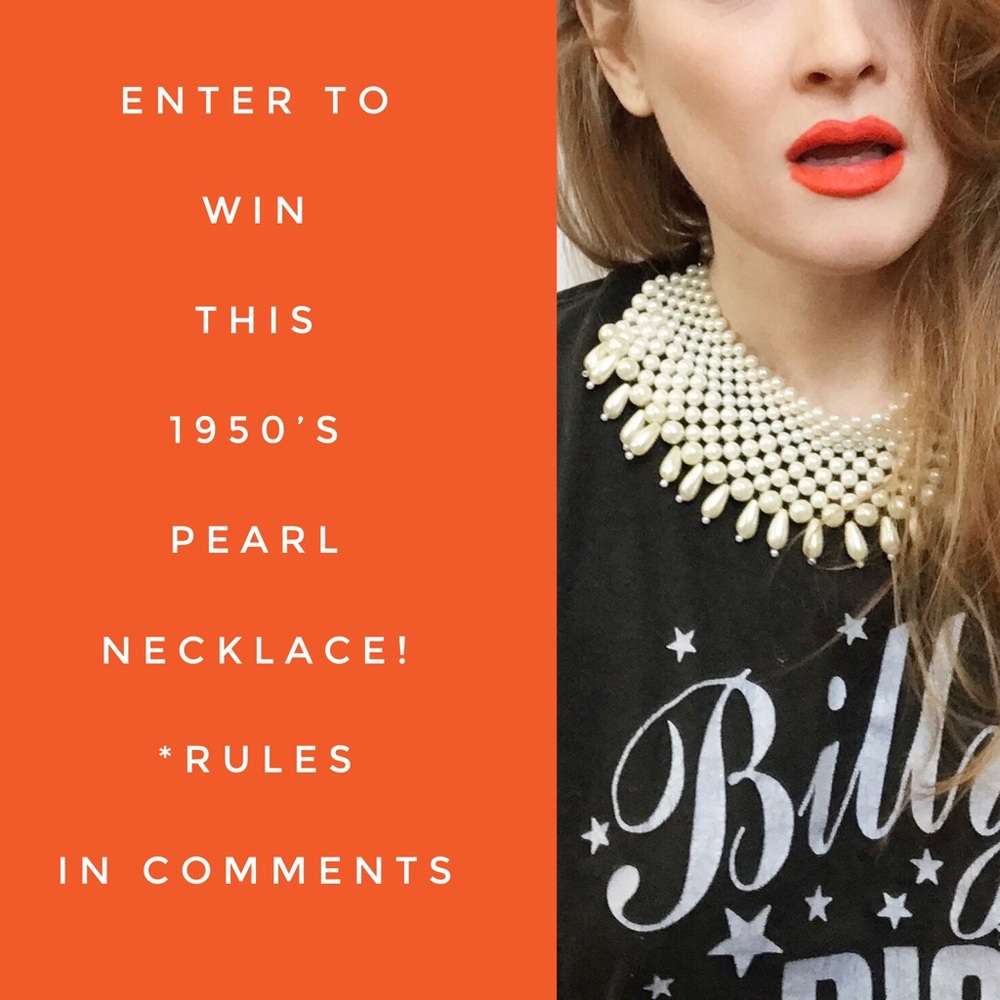 Tag your friends to win!! Vintage pearl necklace!