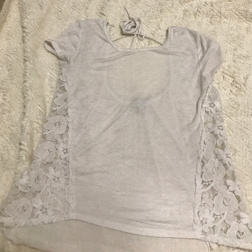 Delia’s white side lace tee