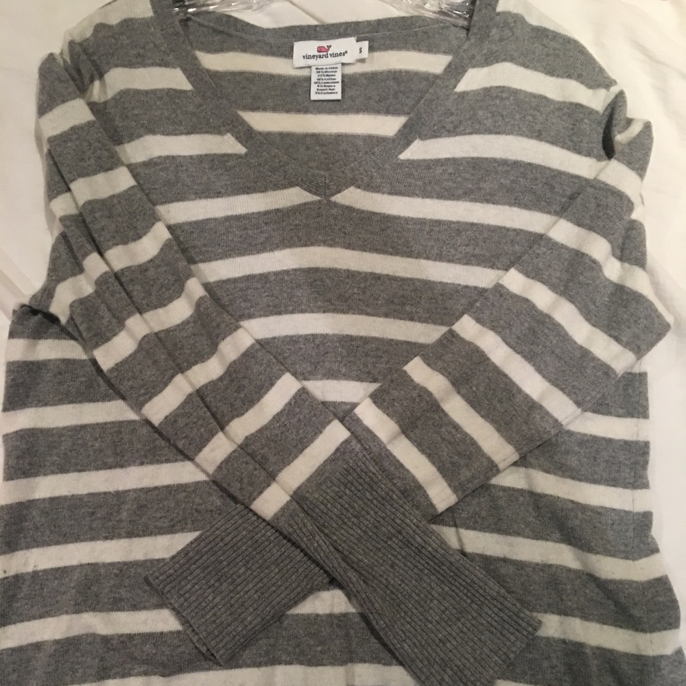 Vineyard vines gray and white striped sweater!
