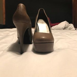 Guess Pumps
